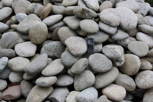 Галька речная плоская (бело-серая) фр. 100-200-300 мм.