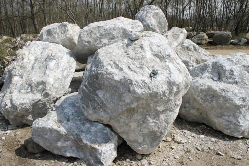 Мраморизированный известняк фр.500-1500 мм.